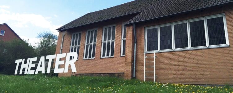 Das Haus am Bahndamm mit neuem Schriftzug Harlekin Theater Frechen, Haus am Bahndamm mit neuem Schriftzug